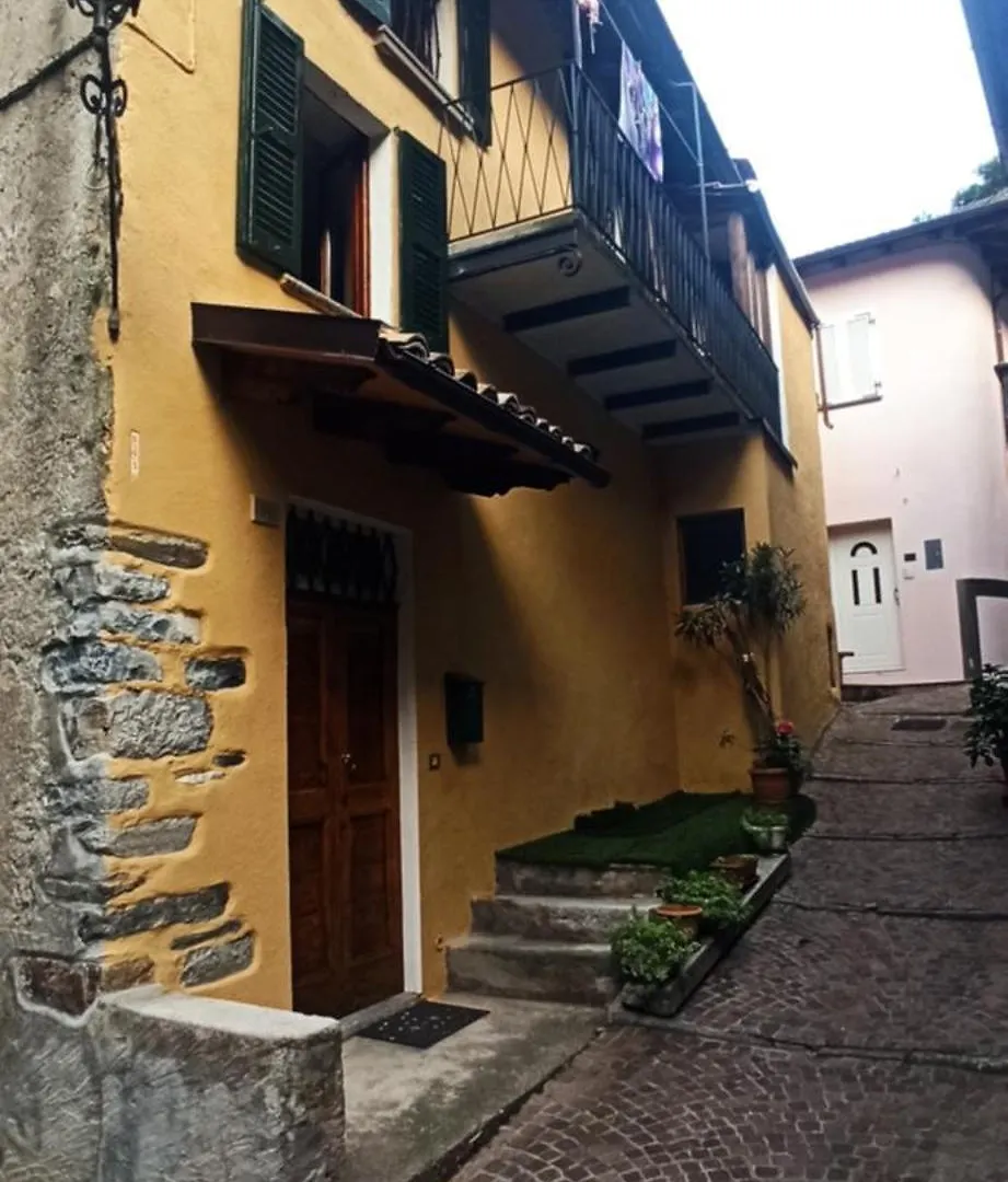 Casa Regina Villa Dongo 0*,